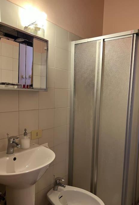 Minimal Studio Con Travi A Vista Piacenza Eksteriør bilde