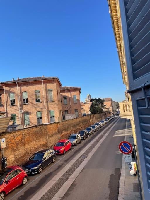 Minimal Studio Con Travi A Vista Piacenza Eksteriør bilde