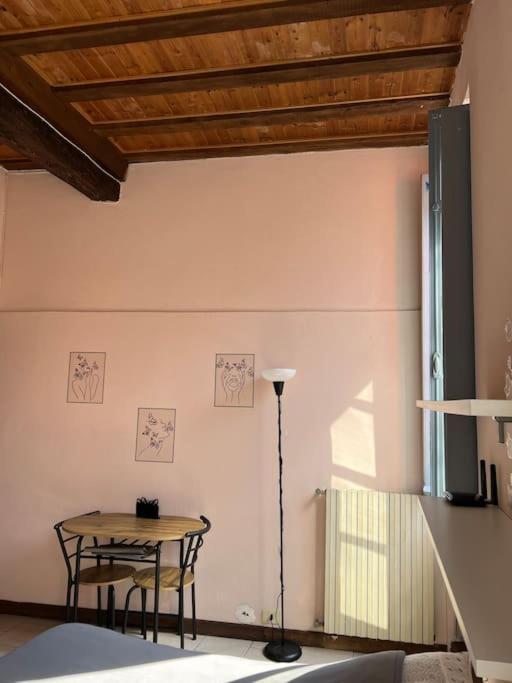 Minimal Studio Con Travi A Vista Piacenza Eksteriør bilde